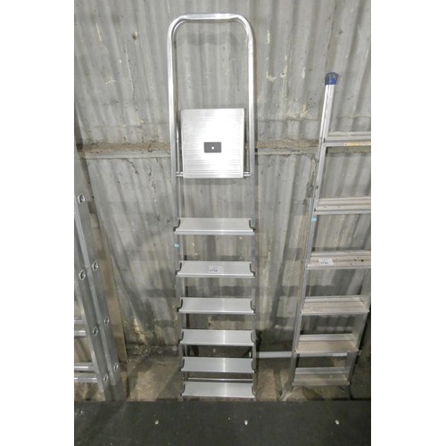 5759 - 1 x aluminium step ladder