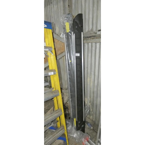 5767 - 2 x Erkul aluminium / plastic vehicle running boards each approx 202 x 14cm - Exact fitting unknown