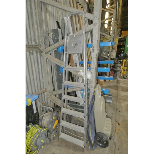 5771 - 1 x aluminium step ladder