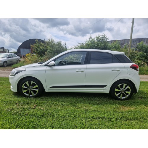 1 - Hyundai  i20 Hatchback 1.2 premium NAV SDR, white, Reg: WF67 XZX, 19/12/17, 5 spd manual petrol 1248... 