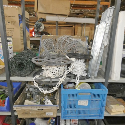 5814 - A quantity of various mainly garden related items including plastic chain, metal scraping mats, hose... 