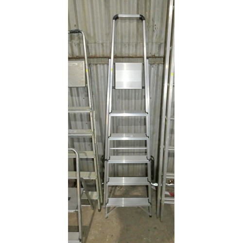 5907 - 1 x aluminium step ladder