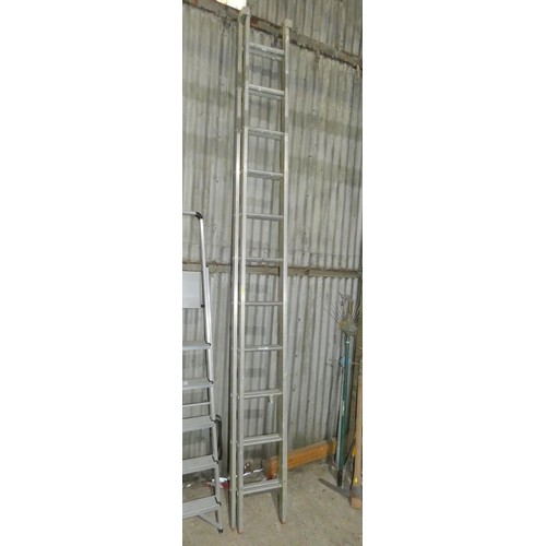 5908 - An aluminium double extending ladder (2 x 11 rung)