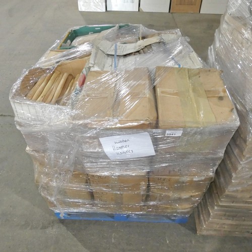 5941 - 1 pallet containing a large quantity of wooden hammer handles