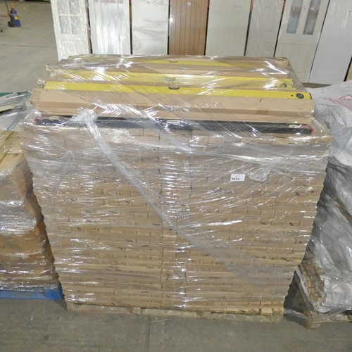 5942 - 1 pallet containing a large quantity of various spirit levels