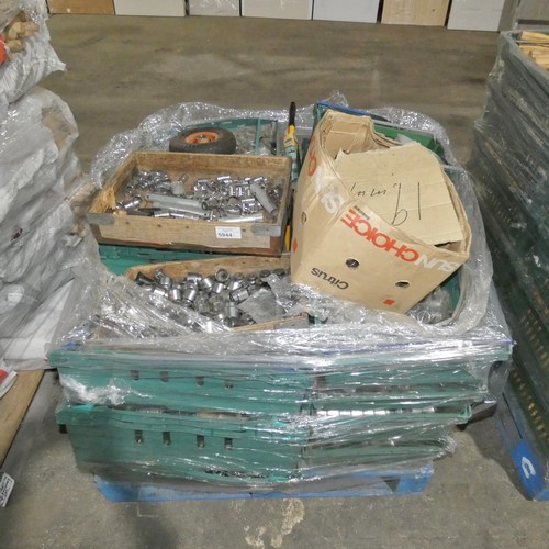 5944 - 1 pallet containing a large quantity of various AF and Metric sockets