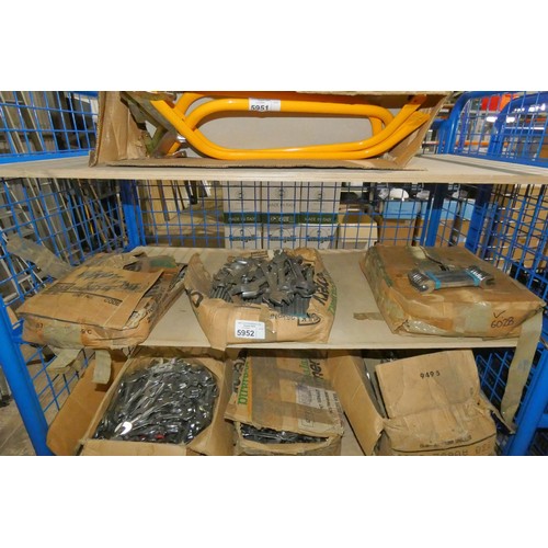 5952 - A quantity of spanners. Not practical to list in detail so please view or see photographs. Contents ... 