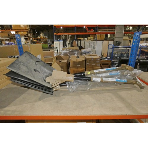 6055 - 5 x Silverline shovels. Contents of 1 shelf