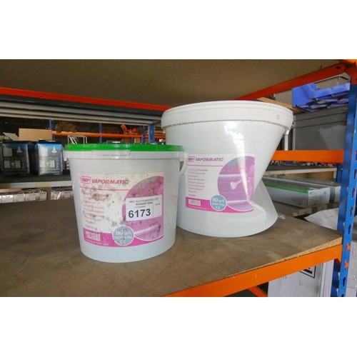 6173 - 2 x tubs of Vapormatic lapping compound (1 x 4.5kg and 1 x 10kg - bent tub)