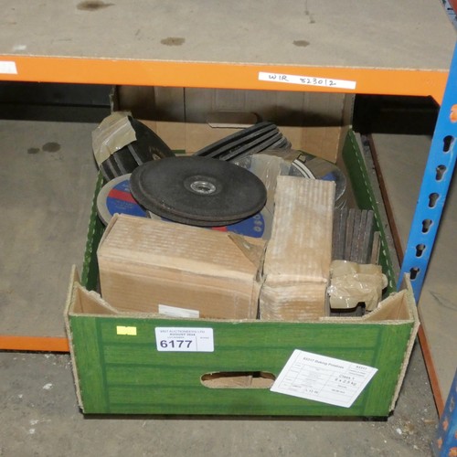 6177 - A quantity of various metal grinding discs