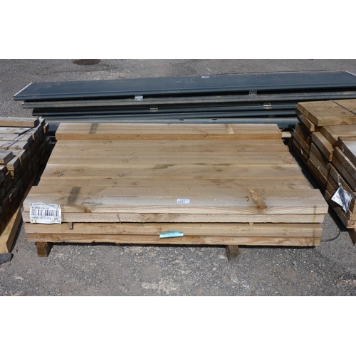 6341 - 21 x lengths of timber each measuring approx 17.5 cm x 4.5 x 150