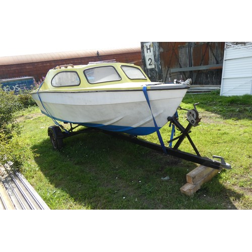 6241 - A cabin cruiser boat with a Mariner 25hp two stroke electric start outboard engine. This boat is app... 