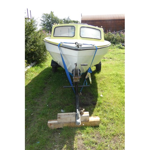 6241 - A cabin cruiser boat with a Mariner 25hp two stroke electric start outboard engine. This boat is app... 