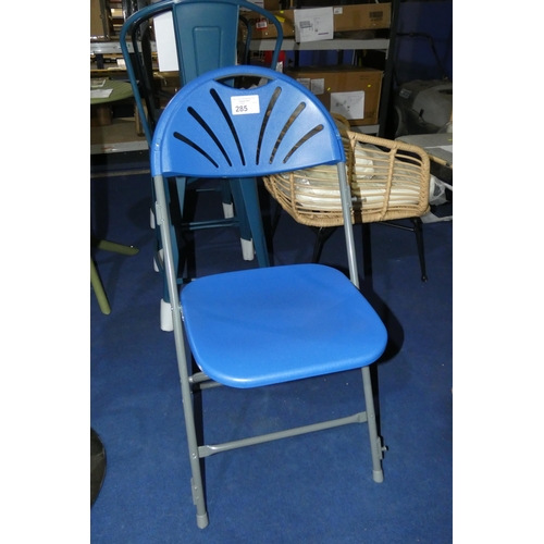 285 - 1 x grey metal / blue plastic folding chair