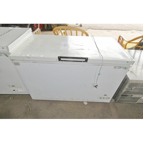 1013 - A large chest freezer by Gen Frost type CF1300 approx 128x71cm. Tested Working