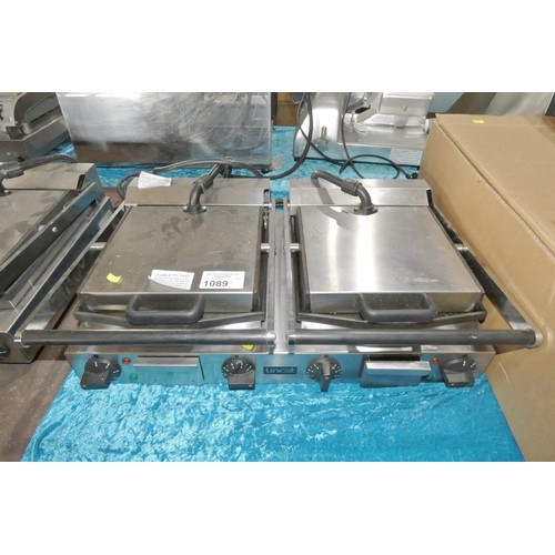 1089 - A commercial stainless steel twin contact grill by Lincat type IP21V - trade