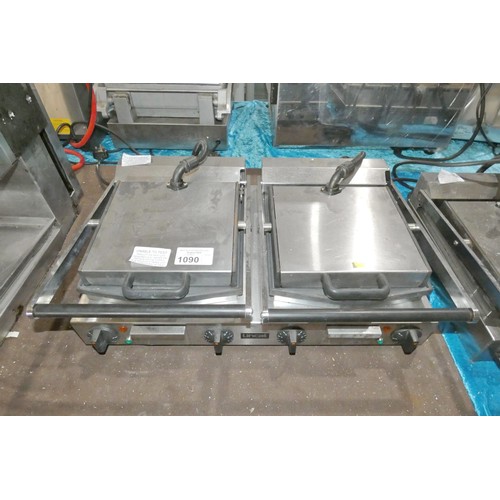 1090 - A commercial stainless steel twin contact grill by Lincat type IP21V - trade