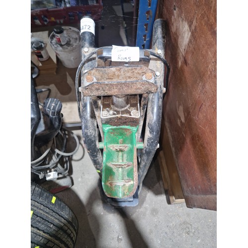 5472 - 1 x hydraulic log splitter 240v - No make visible, the pump runs, however we are unable to test full... 