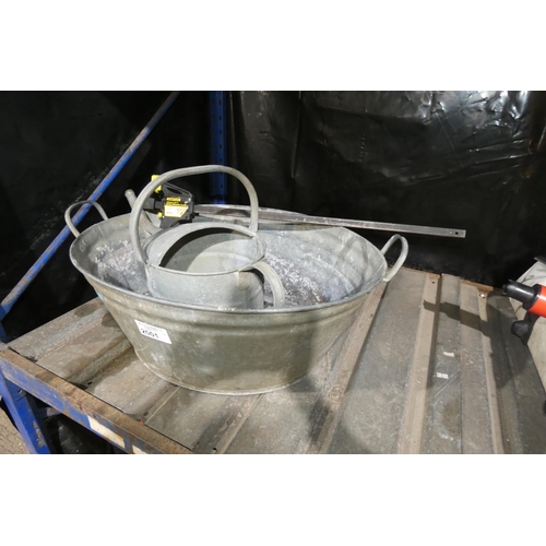 2001 - 1 x galvanised metal oval washing bowl, 1 x galvanised metal watering can and 1 x Focus 600mm quick ... 