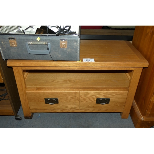 2127 - 1 x Oak TV cabinet approx 80 x 38 x 48cm high