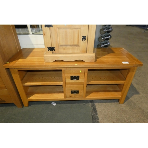 2202 - 1 x Oak TV cabinet approx 142 x 50 x 66cm high