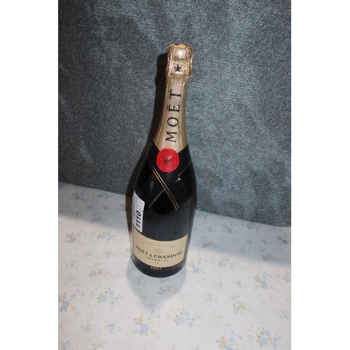 1110 - A large 1.5lt bottle of Moet & Chandon Champagne