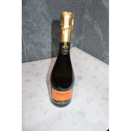 1285 - 4 x bottles of Borgo Sanleo Prosecco brut