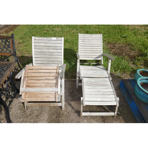 2660 - 2 x wooden folding garden sun loungers