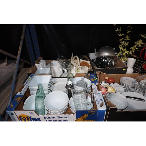 2012 - A quantity of various household items including crockery, glassware, baskets, towels etc. Contents o... 