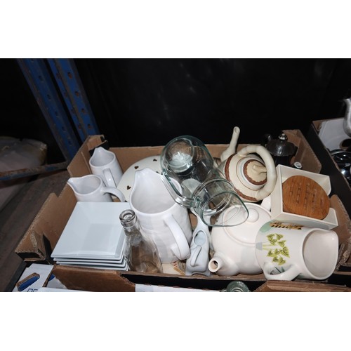 2012 - A quantity of various household items including crockery, glassware, baskets, towels etc. Contents o... 