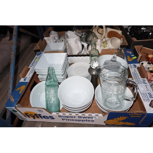 2012 - A quantity of various household items including crockery, glassware, baskets, towels etc. Contents o... 