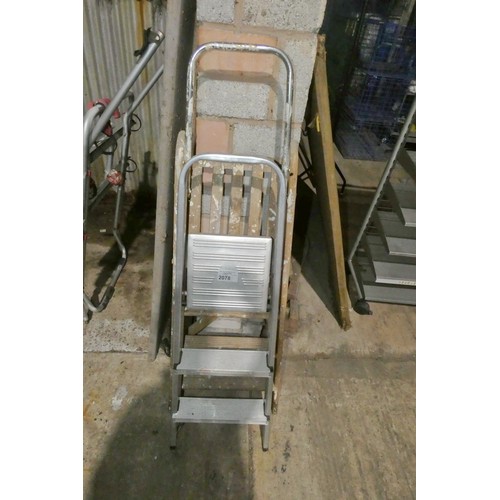 2078 - 2 x step ladders (1 x wood and 1 x aluminium)