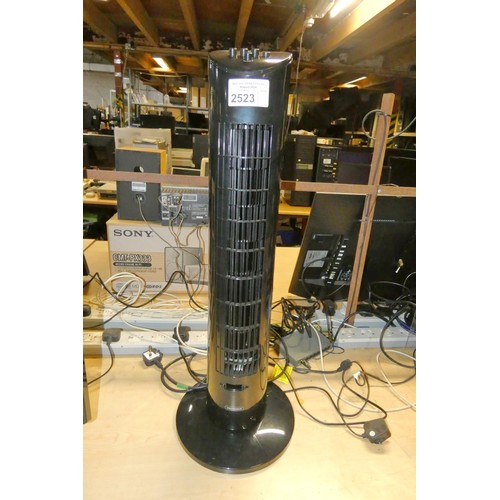 2523 - A rotating upright table top fan, missing timer knob, working when tested - trade