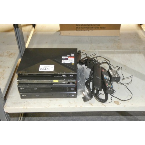 2545 - 2 x LG blu-ray players and 2 x Sony blu-ray players with remotes