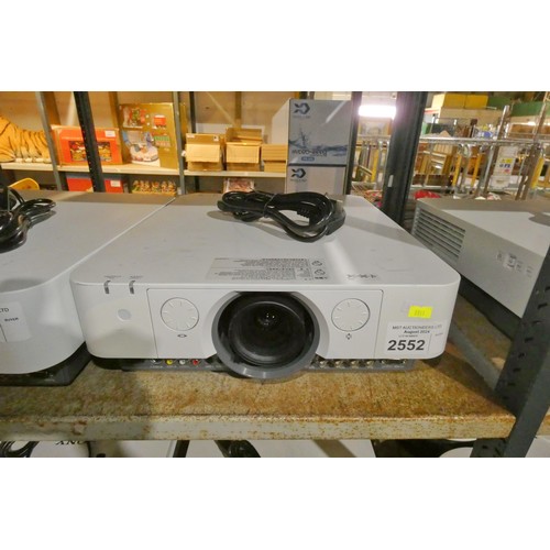 2552 - A commercial AV projector by Sony type VPL-FH31  - trade