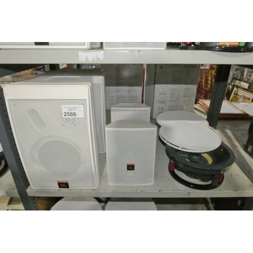 2586 - 2 x JBL loudspeakers, 2 ceiling mounted Ecler IC6+ speakers and 2 x wall mounted JBL control 25T. Co... 