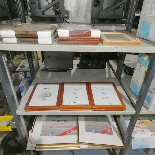 2592 - A quantity of various size picture frames