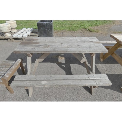 2668 - An all in one picnic bench