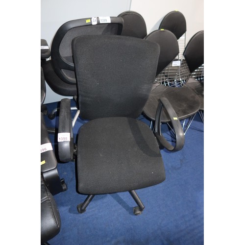 1398 - 1 x black upholstered office swivel chair