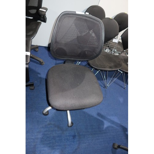 1399 - 1 x black upholstered armless office swivel chair with mesh back