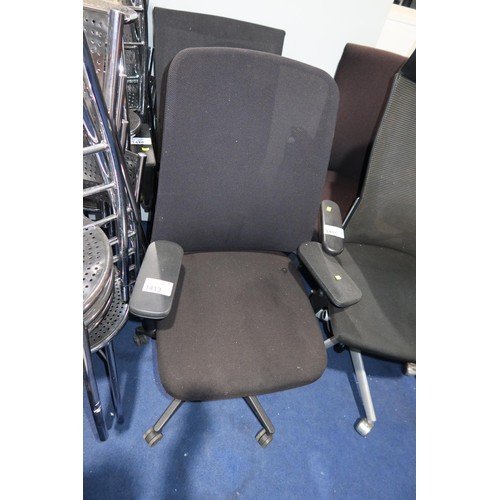 1413 - 1 x black upholstered office swivel chair with mesh back