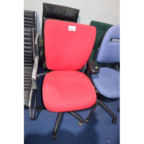 1418 - 1 x red upholstered armless office swivel chair