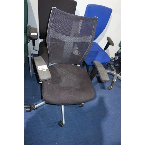 1421 - 1 x black upholstered office swivel chair with mesh back