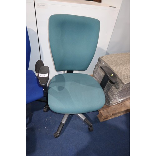 1424 - 1 x teal upholstered office swivel chair