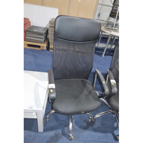 1305 - 1 x black upholstered office swivel chair with mesh back