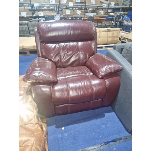 299 - 2 x deep burgundy leather upholstered electric reclining armchairs. Please note that the mains plugs... 