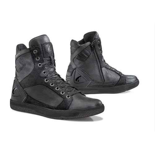 182 - A pair of Forma Hyper Dry Black / Black motorcycle boots RRP £176 size EUR 45