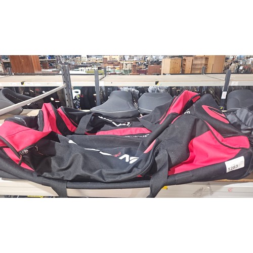 1283 - 1 x Forma roller travel bag