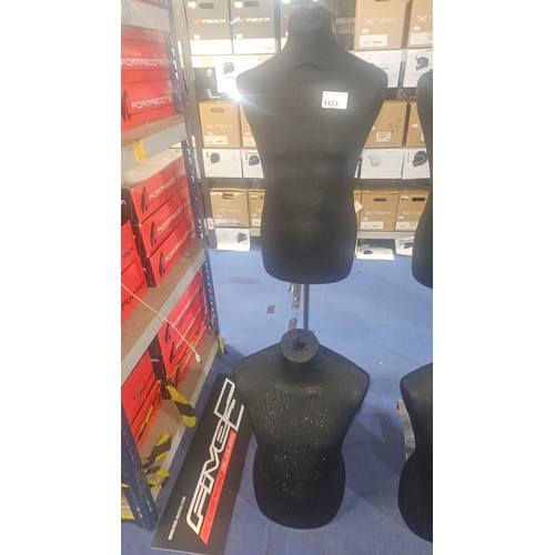 1423 - 2 x torso clothing display mannequins and 1 x metal stand