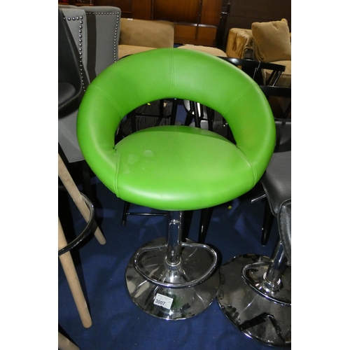 3007 - 1 x green upholstered adjustable height stool